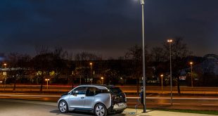 BMW utilizará farolas como puntos de recarga para sus vehículos eléctricos