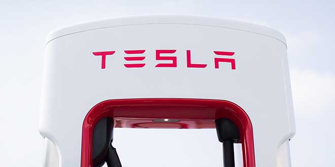 Tesla inaugura un supercargador en Cuenca