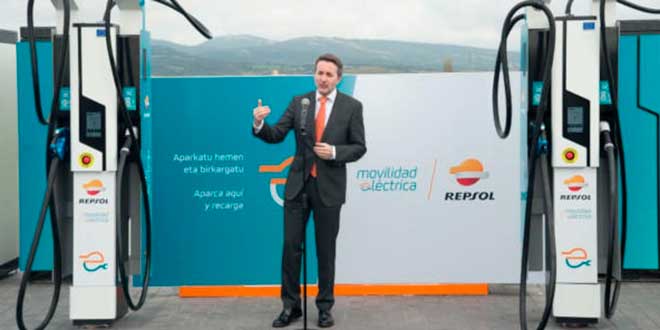 Repsol inaugura el primer punto de recarga ultra-rápida de España