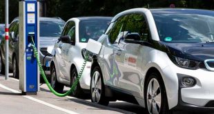Los vehículos electrificados y de gas crecen un 63% en julio