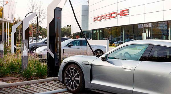 Porsche inaugura la estación eléctrica de carga más potente de España