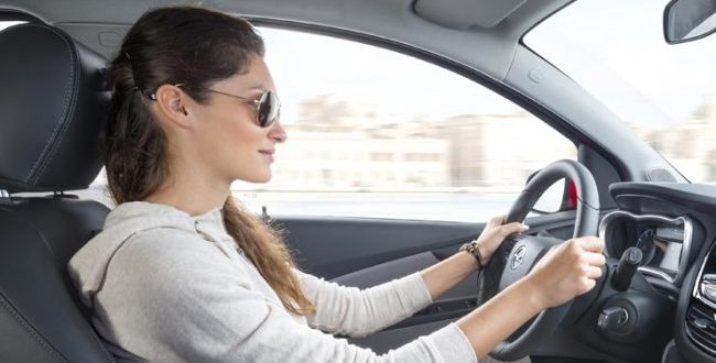 ¿Qué gafas de sol recomienda la DGT para conducir?